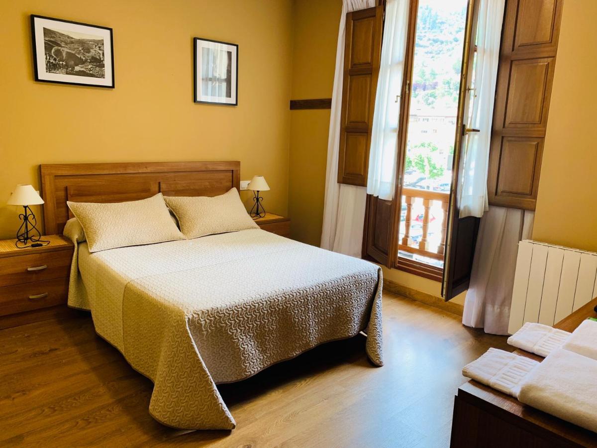 Hostal La Serna Otel Potes Dış mekan fotoğraf